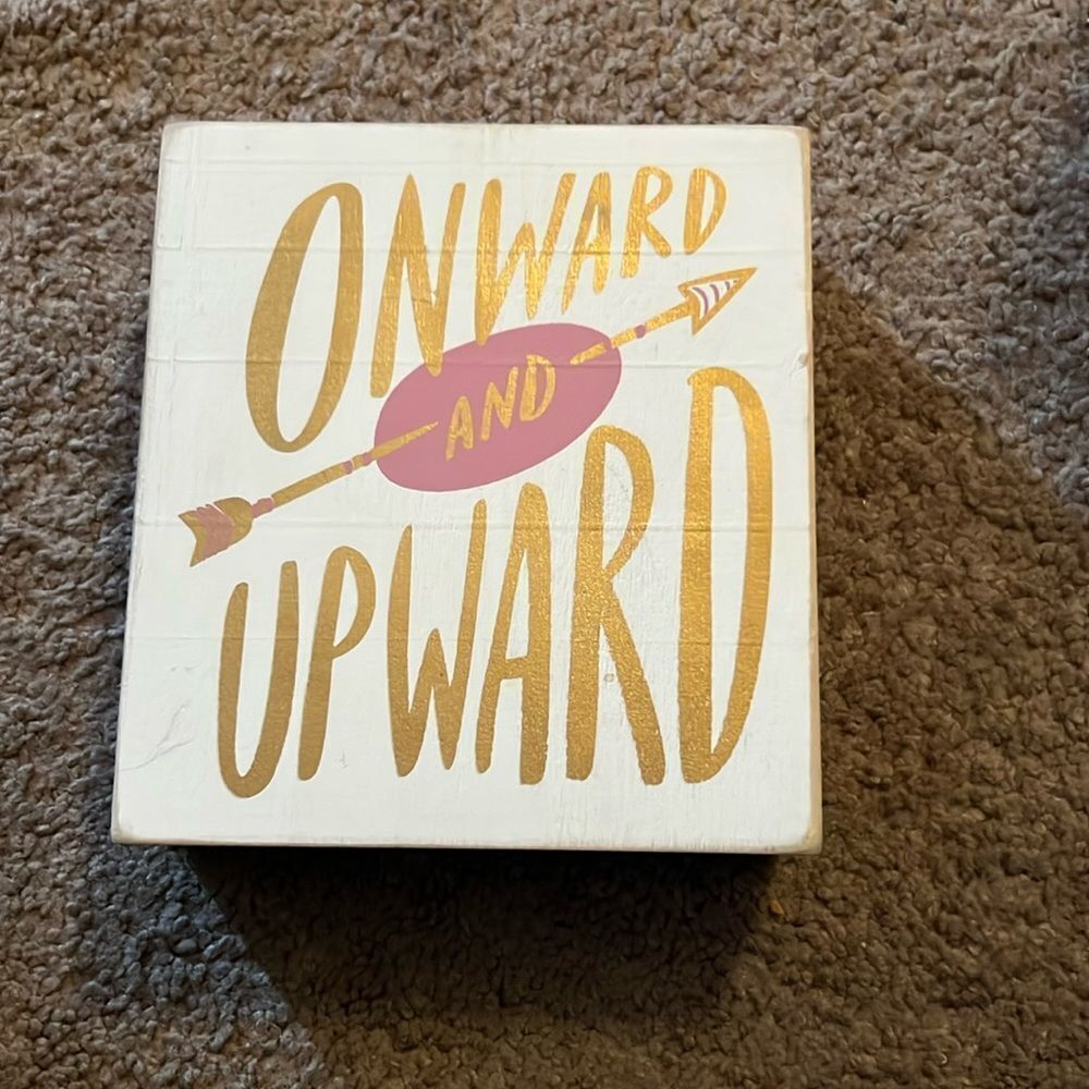 Small wooden sign‎